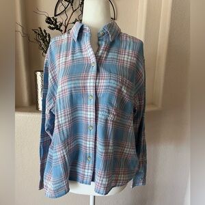 Eddie Bauer Lightweight Flannel Button Up Women M Waist Length  Blue Pink Plaid